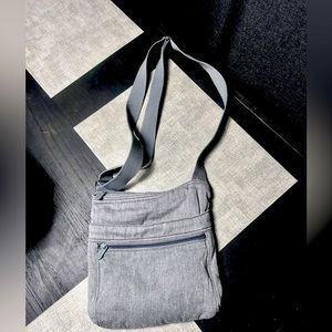 Women's Thirty-One Gray Twill Crossbody Bag Purse